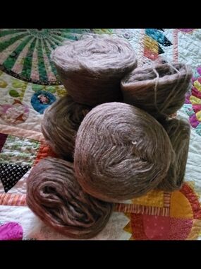 HONER OCH EIR NUTIDEN Unspun Wool Yarn Bundle in Natural Brown 650g